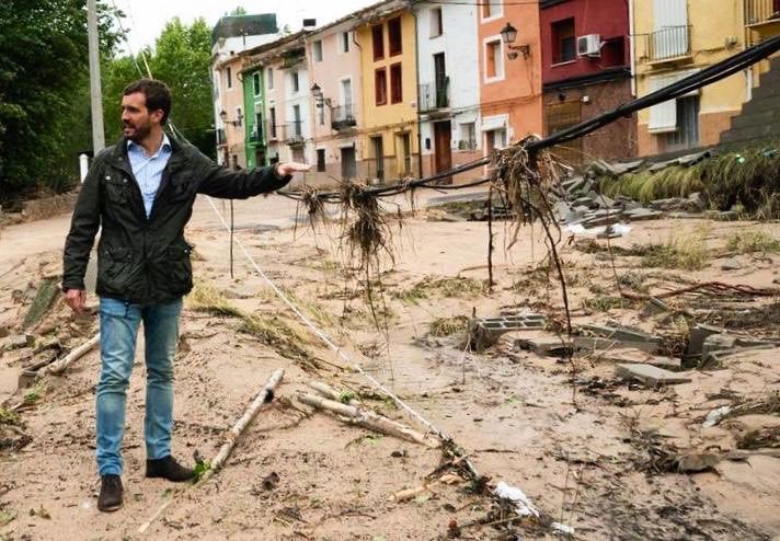 Fotos: Los políticos visitan las zonas más afectadas por la DANA en la Comunitat