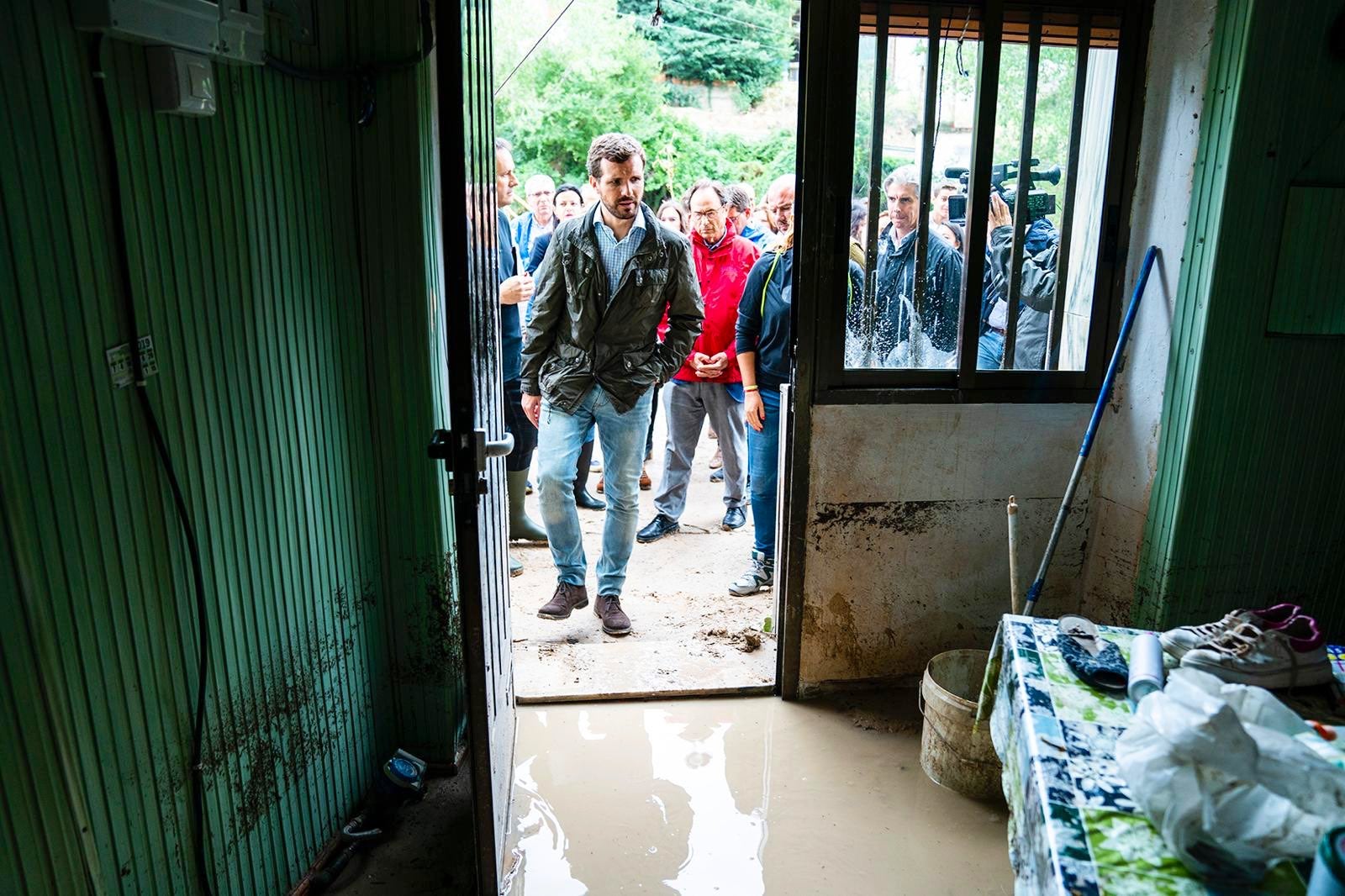 Fotos: Los políticos visitan las zonas más afectadas por la DANA en la Comunitat