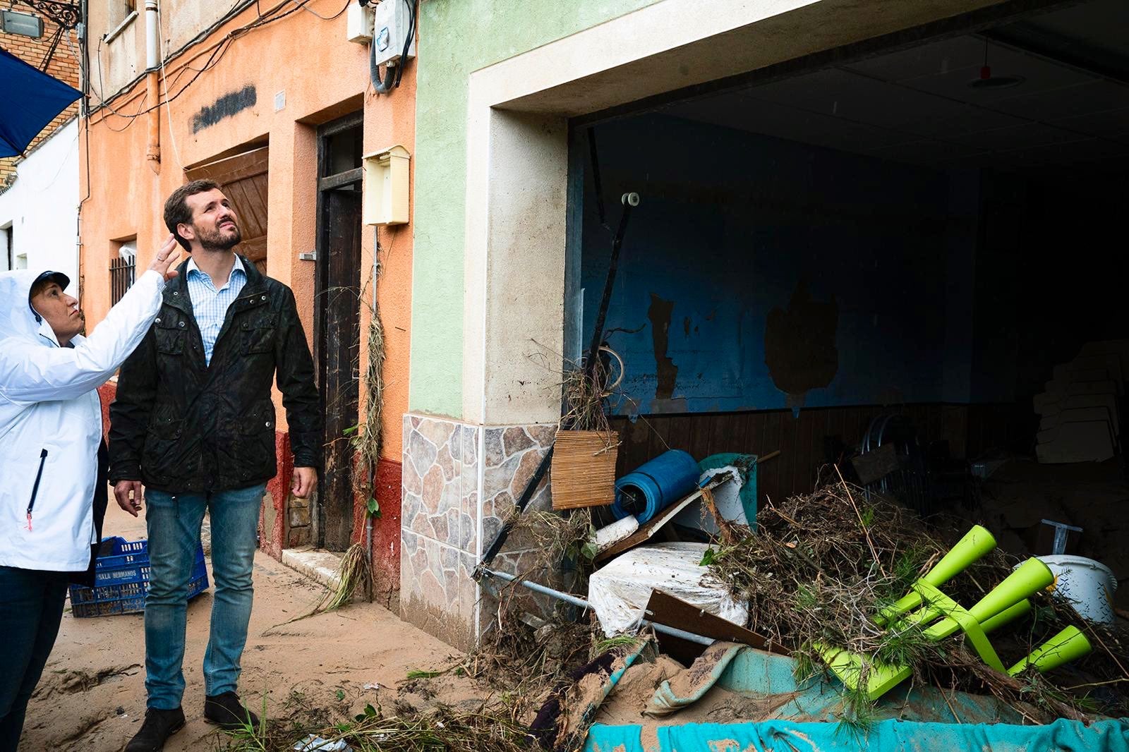 Fotos: Los políticos visitan las zonas más afectadas por la DANA en la Comunitat