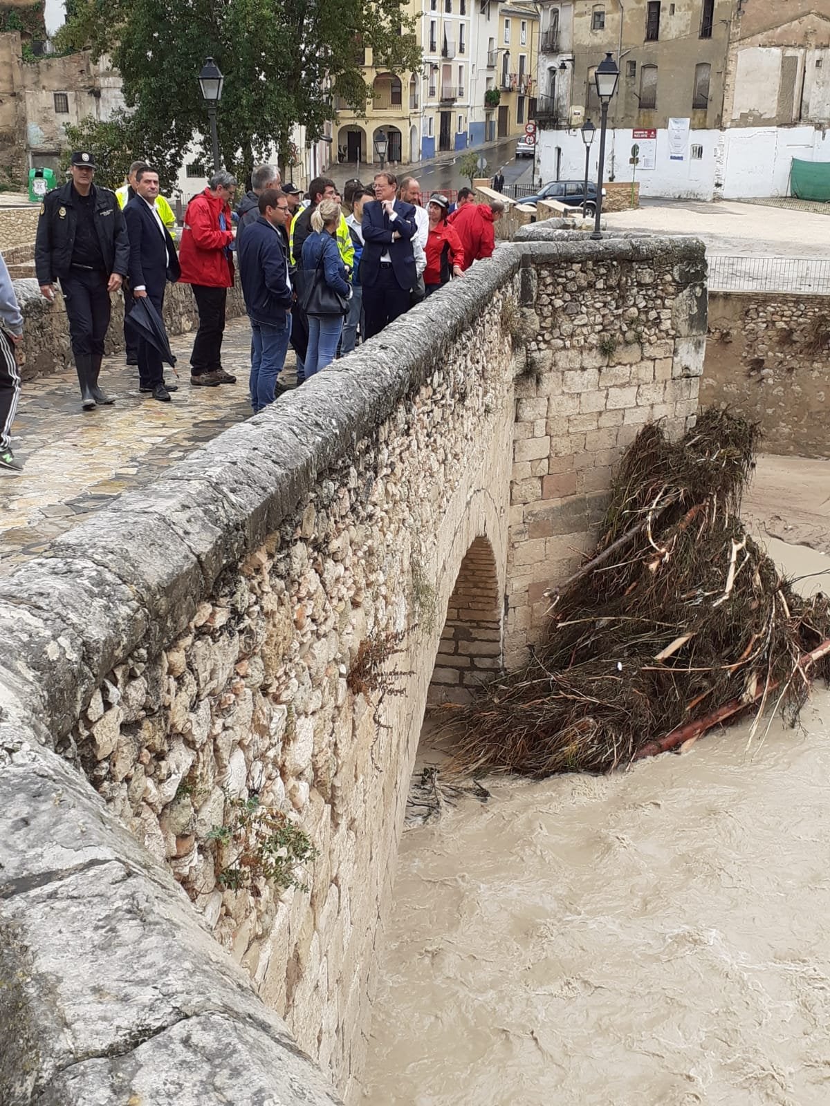 Fotos: Los políticos visitan las zonas más afectadas por la DANA en la Comunitat