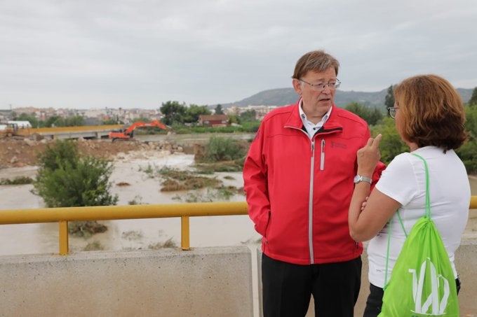 Fotos: Los políticos visitan las zonas más afectadas por la DANA en la Comunitat