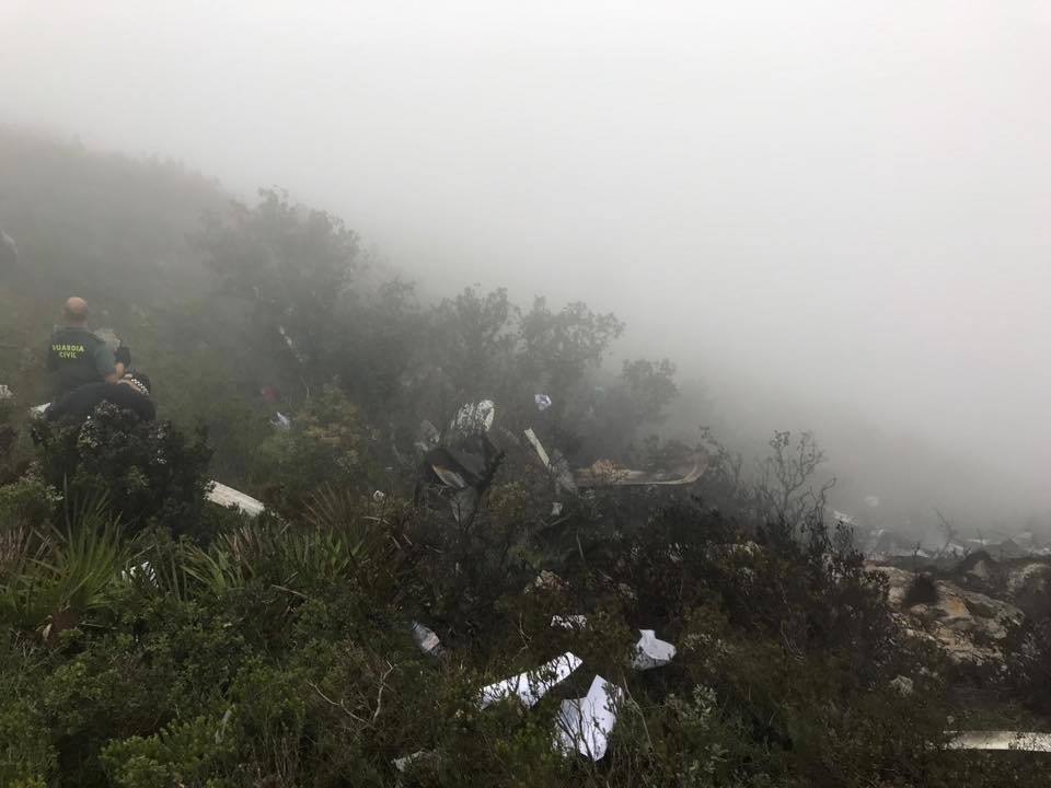 Restos de la avioneta siniestrada en el término de Pedreguer.