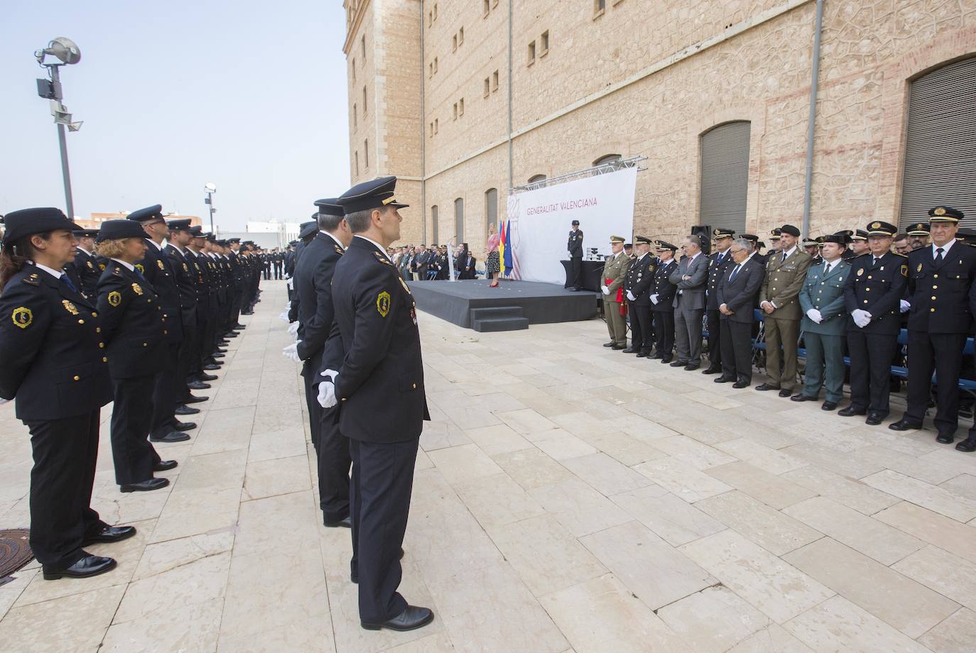 La Generalitat concede un centenar de condecoraciones en el Día de la Policía Autonómica