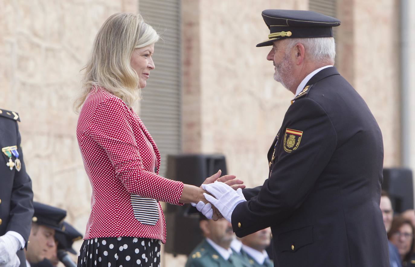 La Generalitat concede un centenar de condecoraciones en el Día de la Policía Autonómica