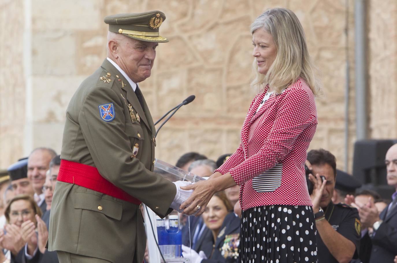 La Generalitat concede un centenar de condecoraciones en el Día de la Policía Autonómica