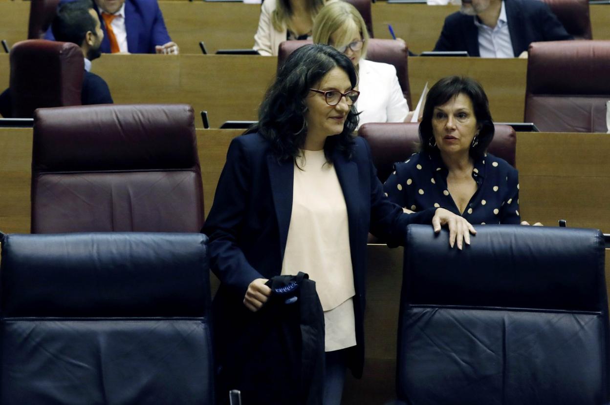 La vicepresidenta y consellera de Igualdad, Mónica Oltra, en Les Corts. 