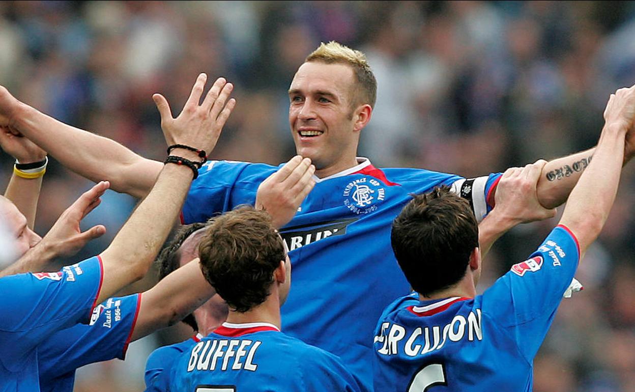 Ricksen jugó seis temporadas en el Rangers. 