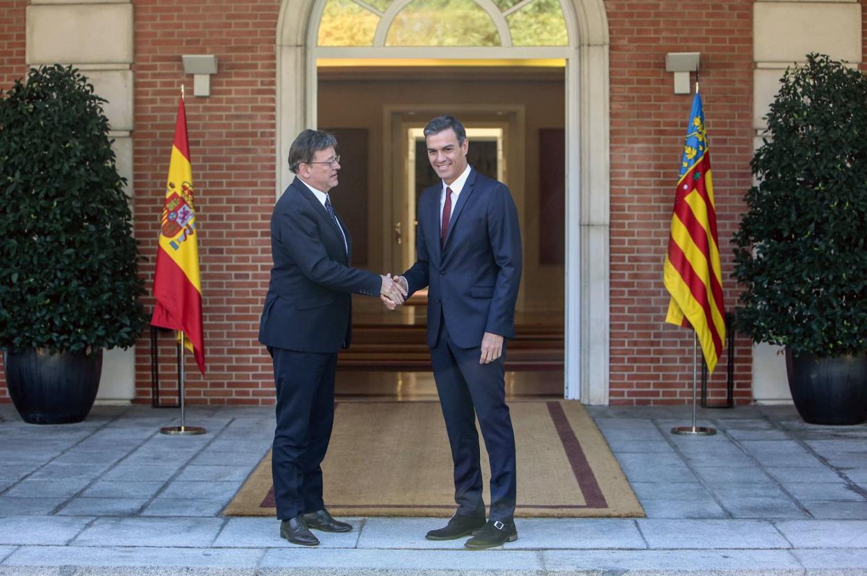 El jefe del Consell,
Ximo Puig, junto al
presidente del
Gobierno, Pedro
Sánchez. 