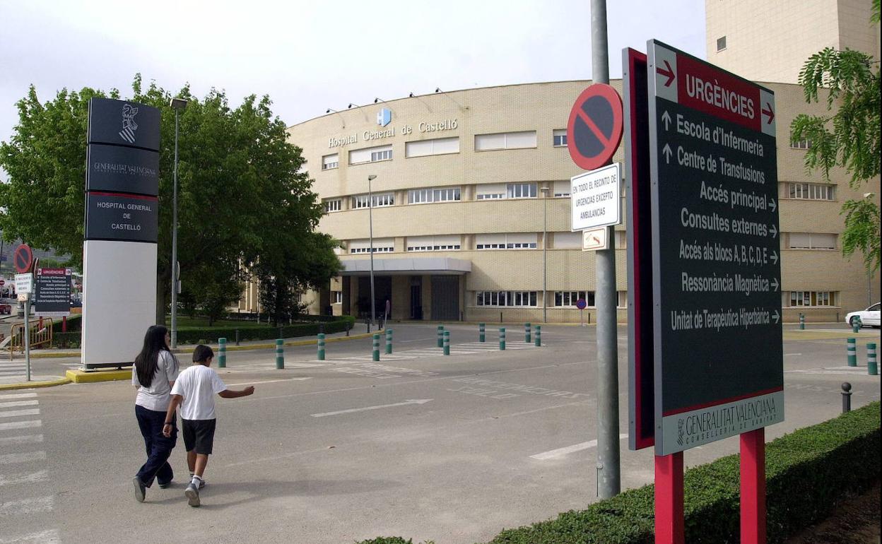 Fachada principal del Hospital General de Castellón, donde ha ingresado la joven.