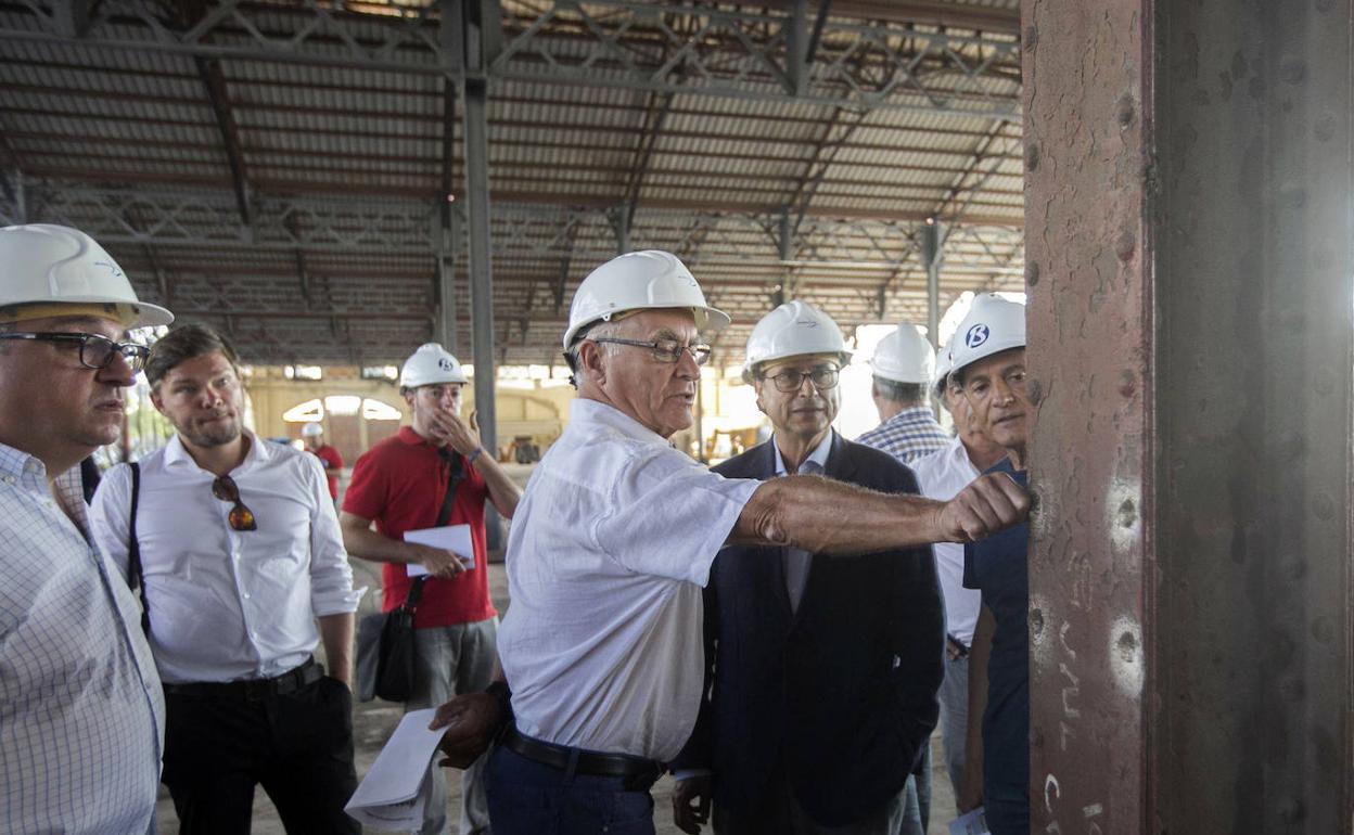 Joan Ribó y Vicent Soler, en una visita al puerto.