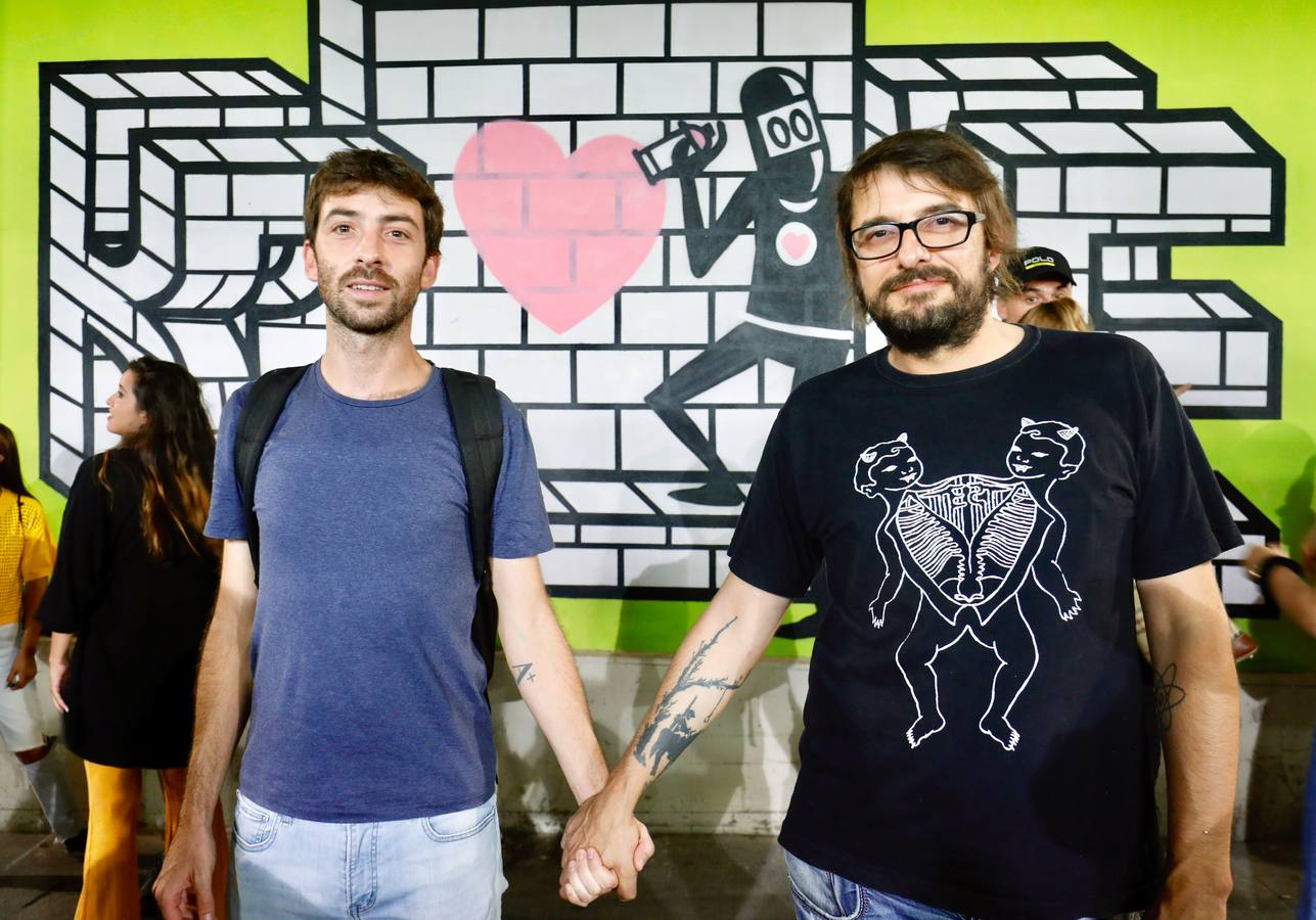 Las galerías de arte han comenzado el evento 'Abierto Valencia', una cita que llega a su séptima edición y se extenderá hasta el próximo domingo, día 22, con la participación de 16 galerías de la ciudad. A través de esta iniciativa, promovida por la Asociación de Galerías de Arte Contemporáneo de la Comunitat Valenciana, durante el fin de semana todos estos espacios abrirán sus puertas para dar a conocer el papel que juegan como agentes promotores del patrimonio cultural.