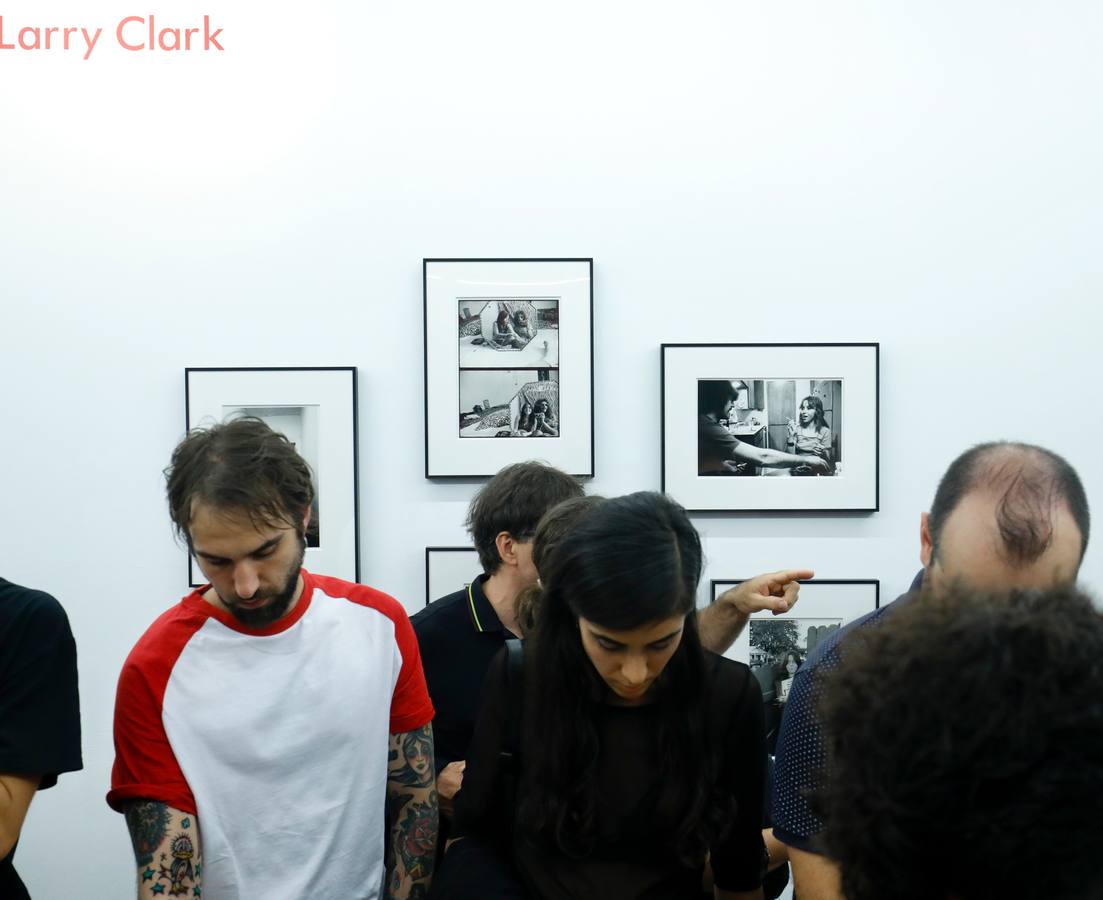 Las galerías de arte han comenzado el evento 'Abierto Valencia', una cita que llega a su séptima edición y se extenderá hasta el próximo domingo, día 22, con la participación de 16 galerías de la ciudad. A través de esta iniciativa, promovida por la Asociación de Galerías de Arte Contemporáneo de la Comunitat Valenciana, durante el fin de semana todos estos espacios abrirán sus puertas para dar a conocer el papel que juegan como agentes promotores del patrimonio cultural.