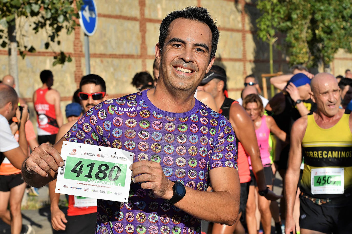 Fotos: Búscate en la 43ª Volta a Peu de los barrios de San Marcelino y San Isidro de Valencia