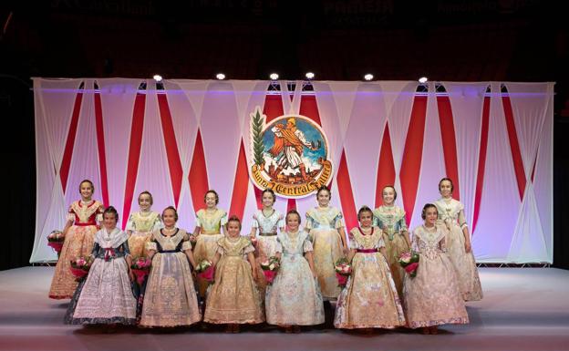 Galería. Las 13 niñas de la Corte de Honor infantil de las Fallas 2020.