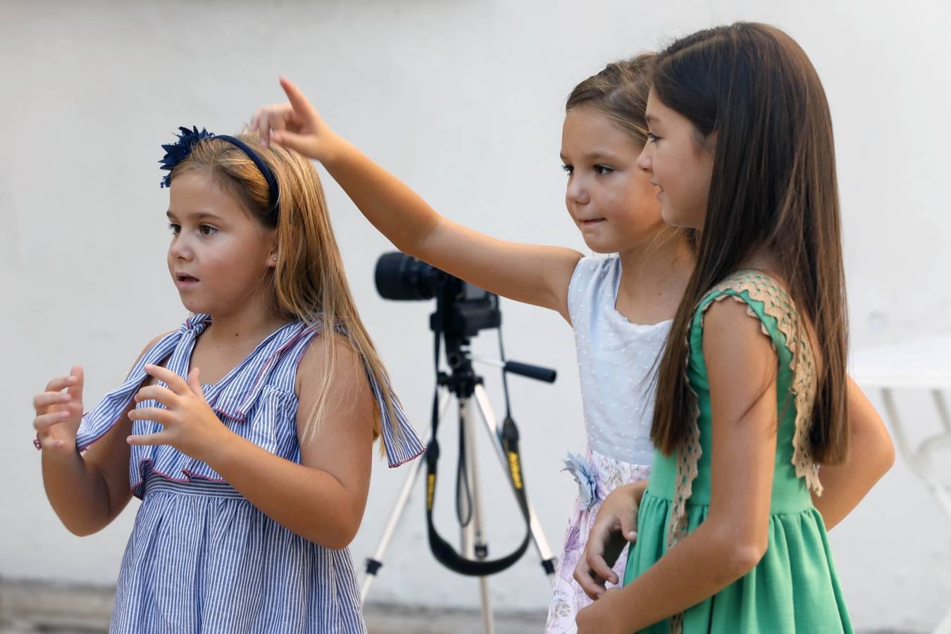 Las 13 aspirantes a fallera mayor de Valencia 2020 y las 13 niñas que sueñan con ser fallera mayor infantil inician el camino que concluirá con la llamada del alcalde Ribó el próximo 16 de octubre.