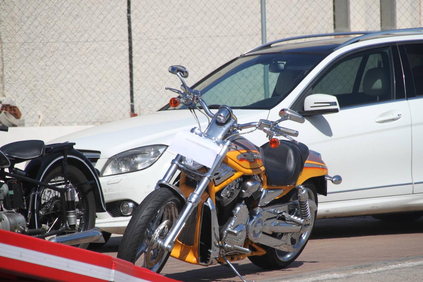 Operación policial en un negocio de compraventa de coches de lujo en Xàbia