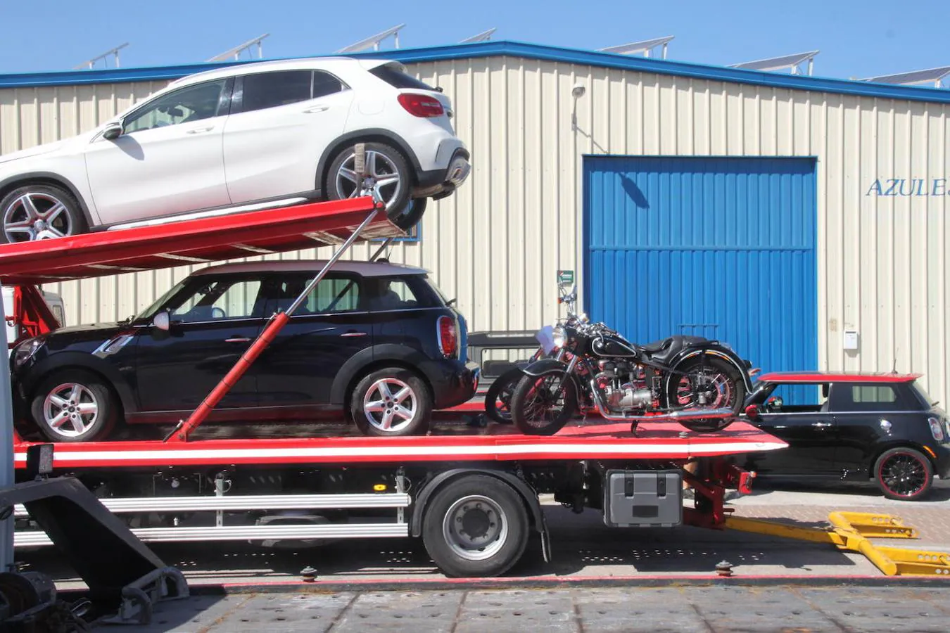 Operación policial en un negocio de compraventa de coches de lujo en Xàbia