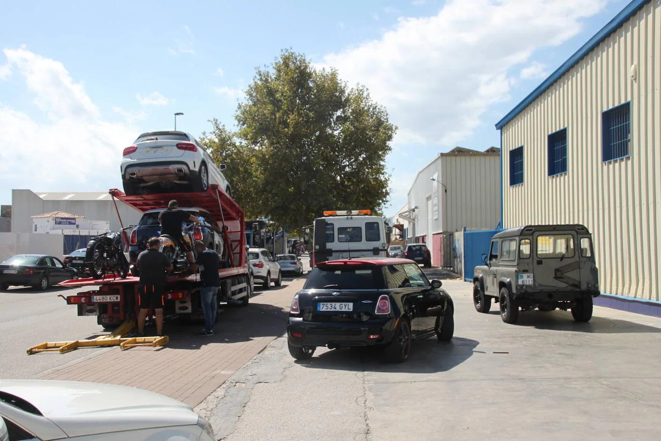 Operación policial en un negocio de compraventa de coches de lujo en Xàbia