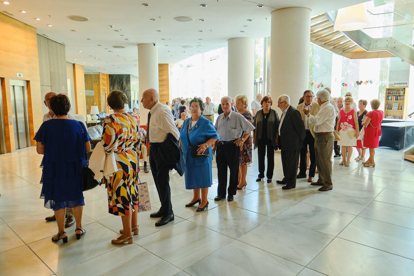 252 parejas han celebrado este año en Valencia sus bodas de oro. Las parejas asociadas a los Centros Municipales de Actividades para personas mayores pudieran festejar sus años de casados el miércoles en el Gran Salón Recatí del Hotel Sorolla Palace. Más de 500 personas asistieron al evento organizado por la Concejalía de Envejecimiento Activo.