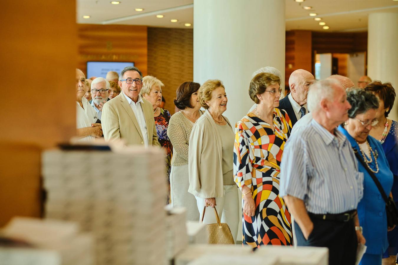 252 parejas han celebrado este año en Valencia sus bodas de oro. Las parejas asociadas a los Centros Municipales de Actividades para personas mayores pudieran festejar sus años de casados el miércoles en el Gran Salón Recatí del Hotel Sorolla Palace. Más de 500 personas asistieron al evento organizado por la Concejalía de Envejecimiento Activo.