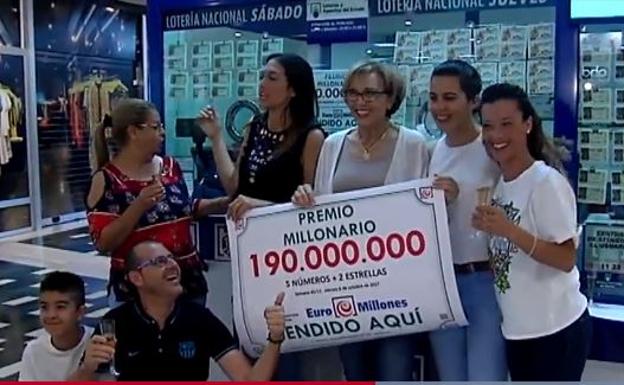 Vídeo. Un acertante de Las Palmas gana 190 millones en el Euromillones. 