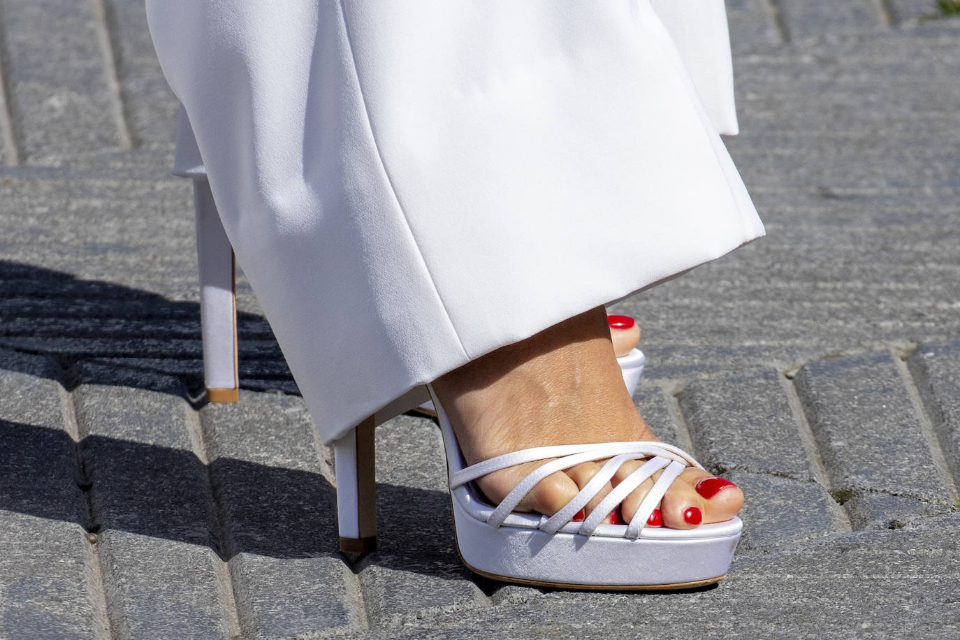 Minimalista y en blanco, así se ha presentado este viernes Penélope Cruz en el Festival de San Sebastián, donde recibirá el Premio Donostia. 