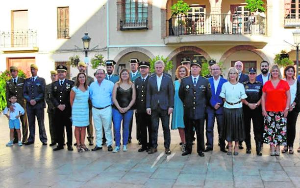 Foto de familia de la conmemoración. 