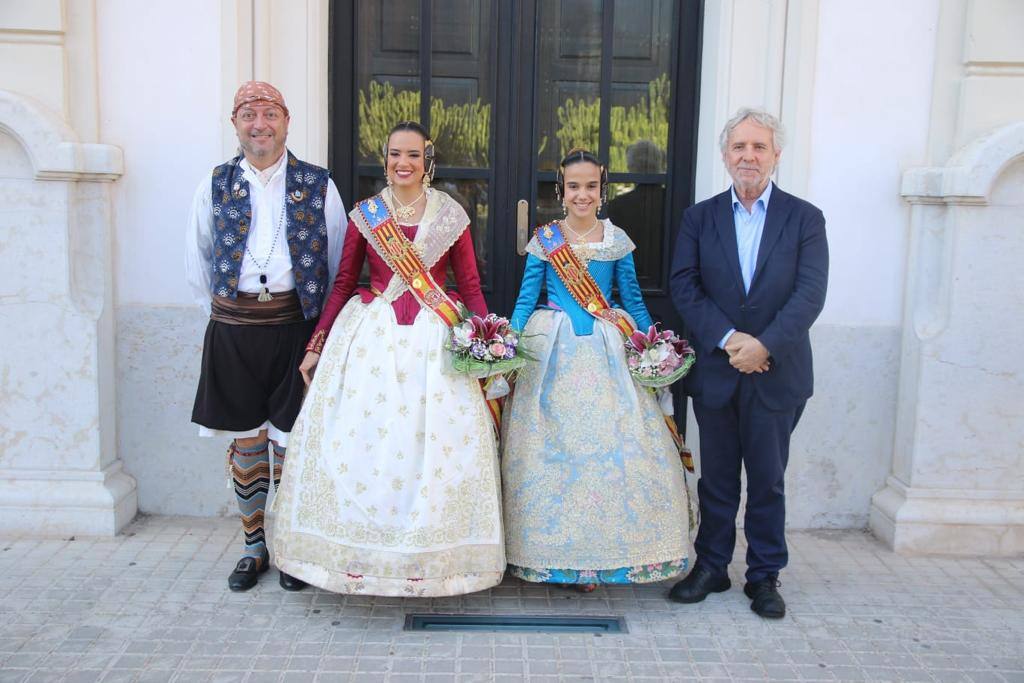 Un año más la Agrupación de Fallas del Marítimo celebró la ofrenda floral a la Virgen sumergida situada en el espigón de la parte exterior del Real Club Náutico de Valencia. La figura, esculpida en bronce, en 1977 por Ignacio Cuartero Fernández, estuvo más de 10 años emplazada bajo el mar frente al faro de Valencia, a 14 metros de profundidad. Sin embargo, en mayo de 2009, debido a las obras de reforzamiento del faro que se hicieron en el Puerto y después de haber restaurado la imagen, los miembros del Club de Buceo G.I.S.E.D VALENCIA, con la colaboración del Real Club Náutico, colocaron la imagen de la Virgen «en un lugar más accesible, frente al espigón situado junto a sus instalaciones, y donde está a 10 metros de profundidad». El Edificio del Reloj del Puerto de Valencia fue el punto de partida del acto el domingo 29 de septiembre, en la que los máximos representantes de las 46 Comisiones falleras que forman la Agrupación, no quisieron perderse este acto tan especial al que acudieron las falleras mayores de Valencia 2019, Marina Civera y Sara Larrazábal.