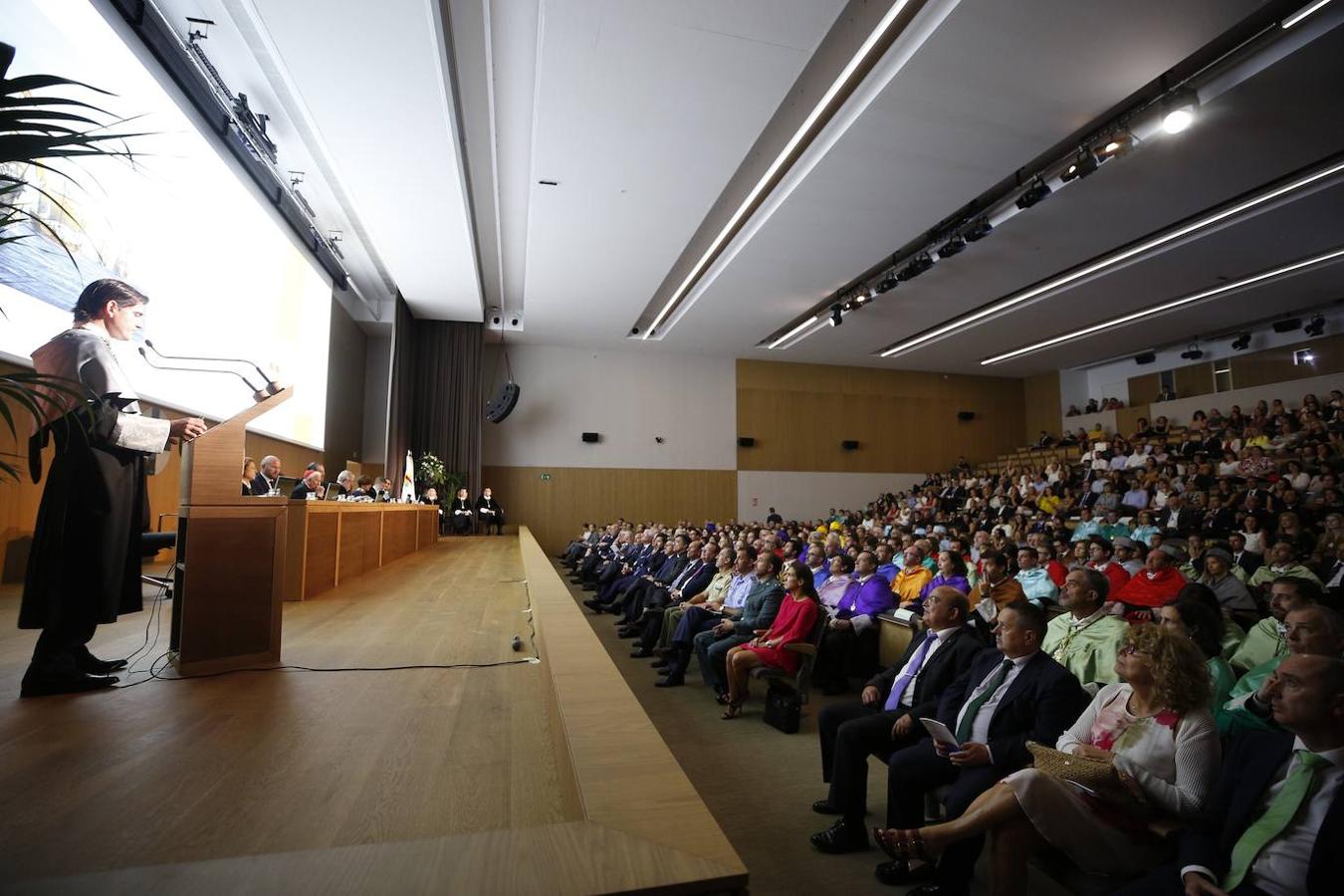 La universidad inaugura su Paraninfo con el acto de apertura del curso