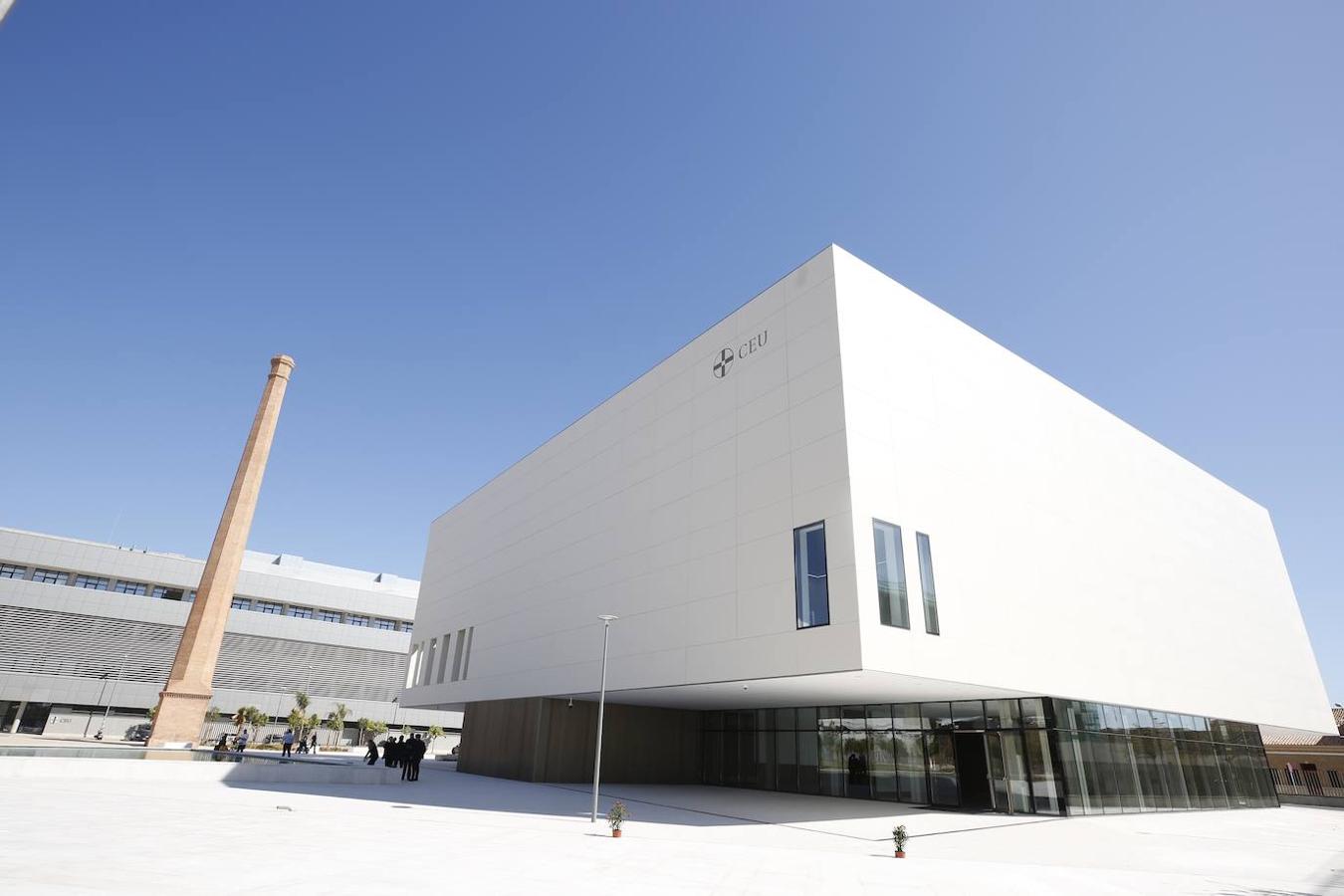 La universidad inaugura su Paraninfo con el acto de apertura del curso