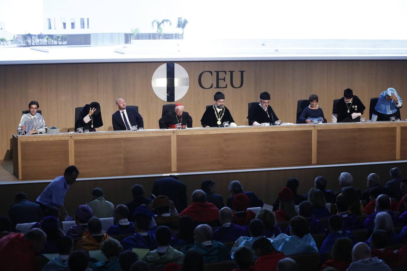 La universidad inaugura su Paraninfo con el acto de apertura del curso