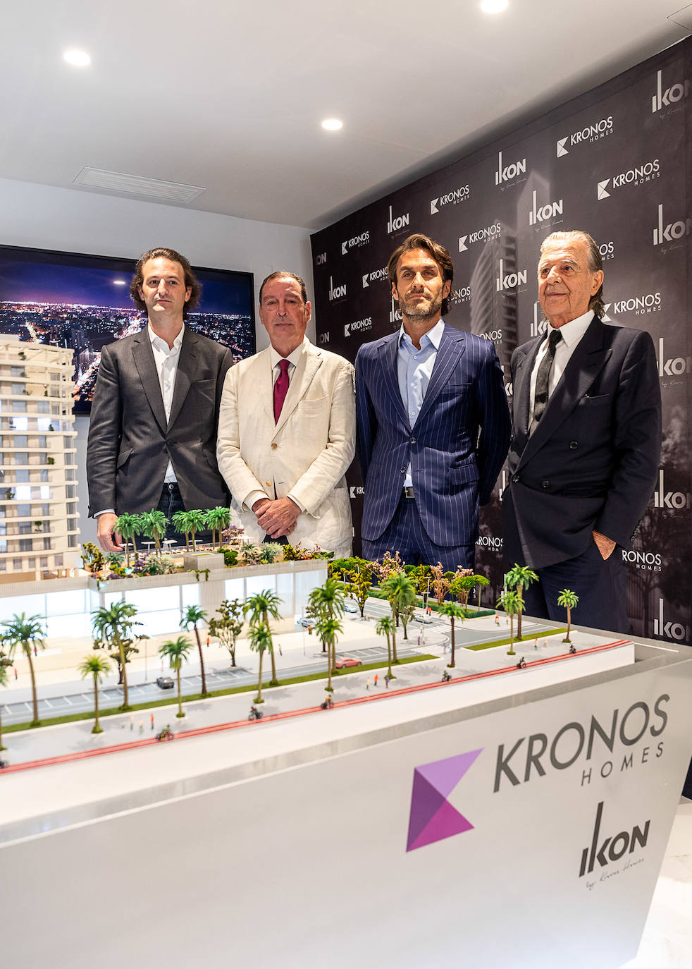 El arquitecto Ricardo Bofill presenta la torre Ikon, el edificio residencial más alto de Valencia