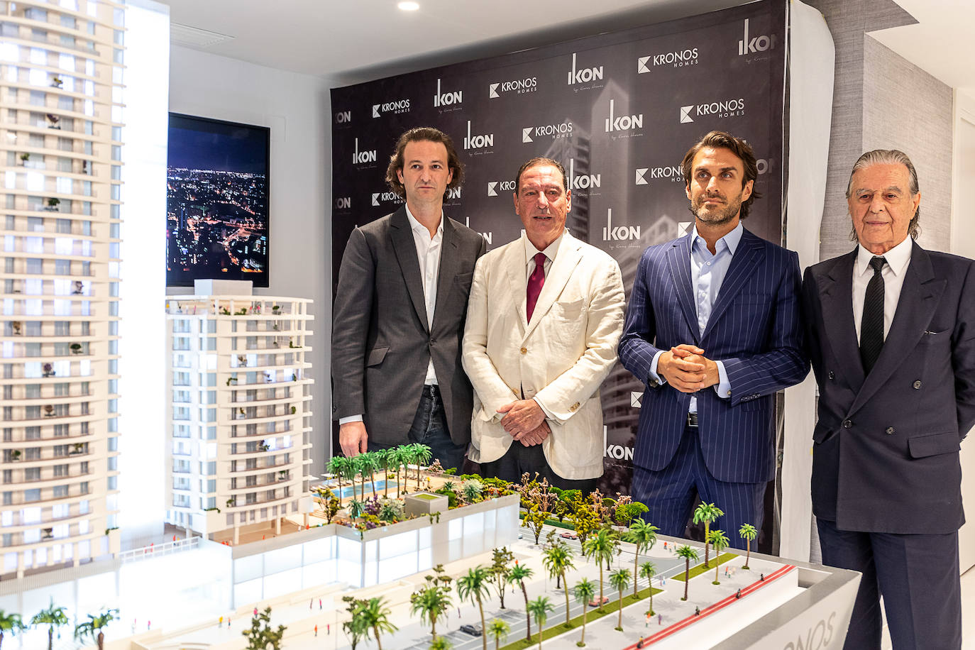 El arquitecto Ricardo Bofill presenta la torre Ikon, el edificio residencial más alto de Valencia