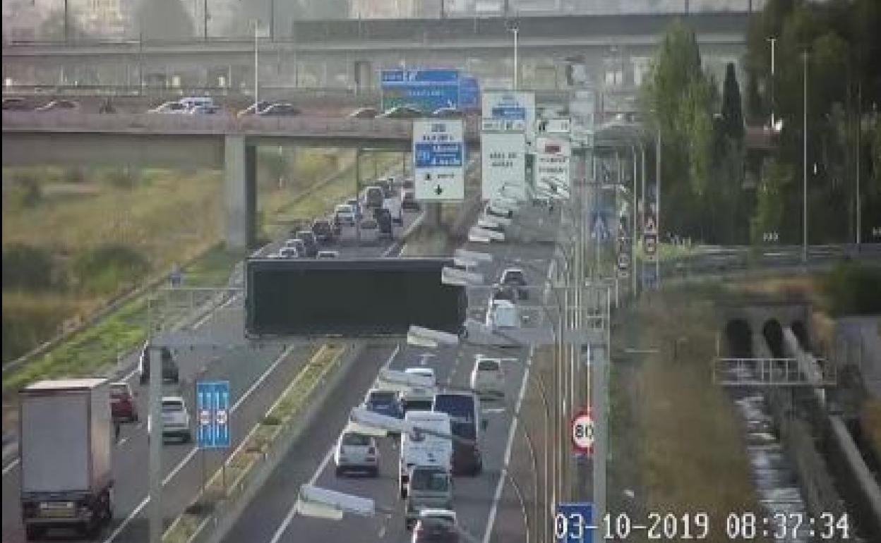 Tres accidentes de tráfico en Xirivella, Burjassot y Paterna provocan atascos kilométricos