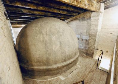 Imagen secundaria 1 - El interior de las bóvedas de la Capilla de la Comunión y la escalera de accseo.