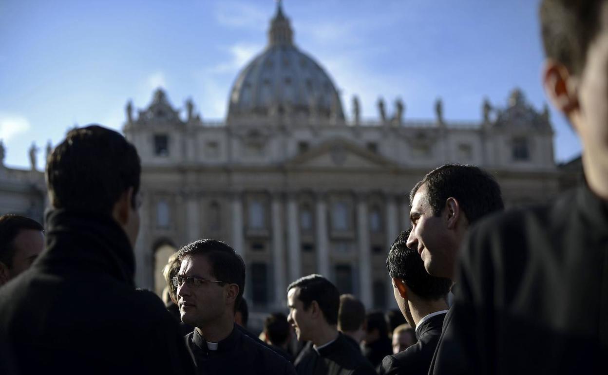El Vaticano condena a vivir recluido al jesuita de un colegio de Barcelona por abuso de menores en los ochenta