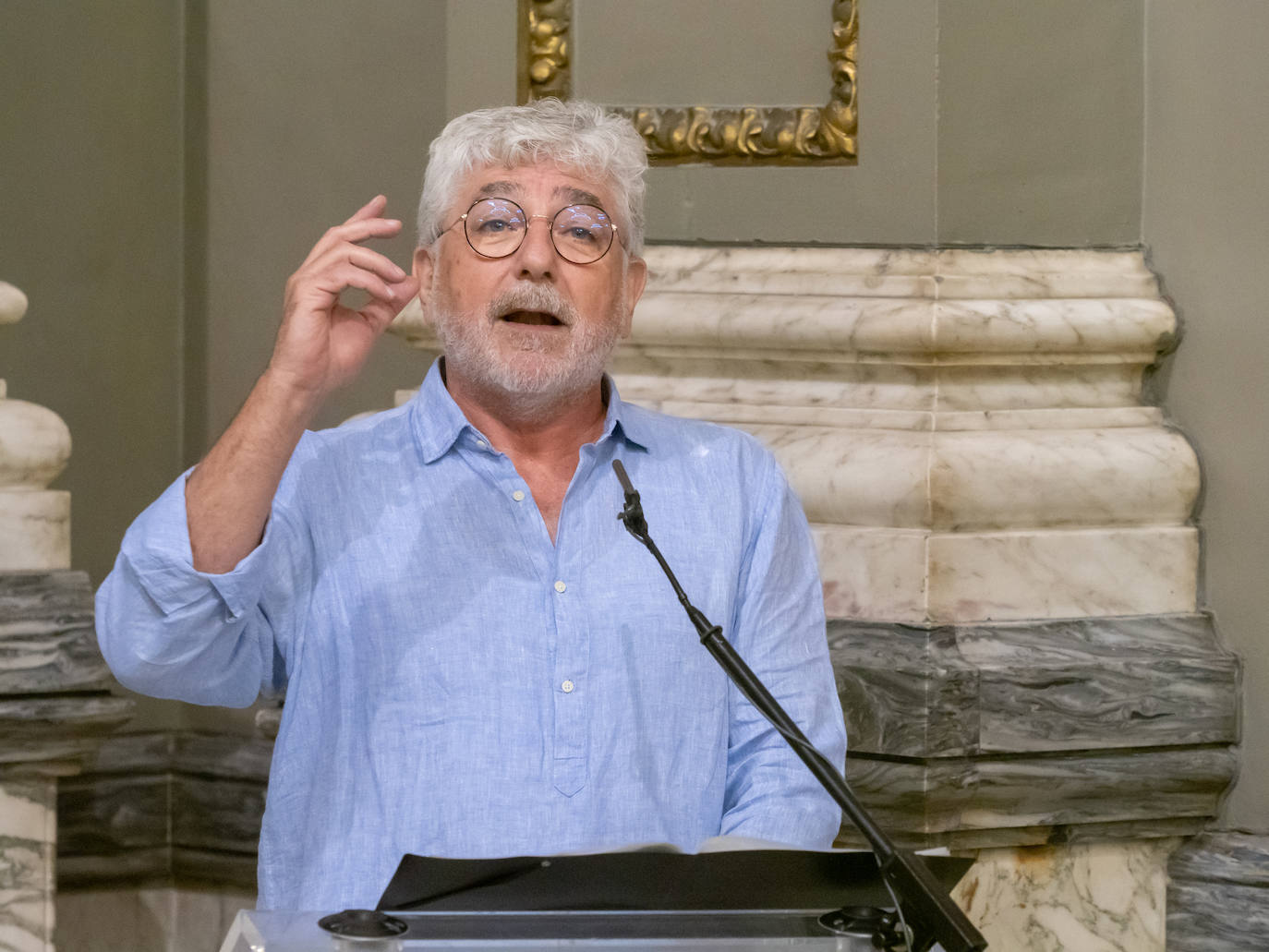 Fotos: Los valencianos rinden honores a la Reial Senyera en el Salón de Cristal del Ayuntamiento de Valencia