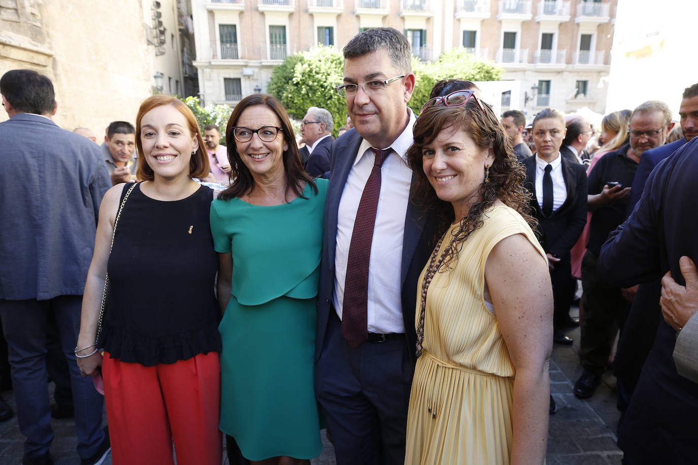 Fotos: Paella, sol y corrillos en un 9 d&#039;Octubre preelectoral