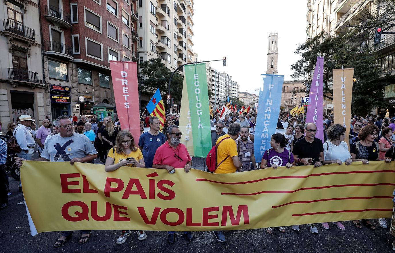 Fotos: Manifestaciones del 9 d&#039;Octubre en Valencia