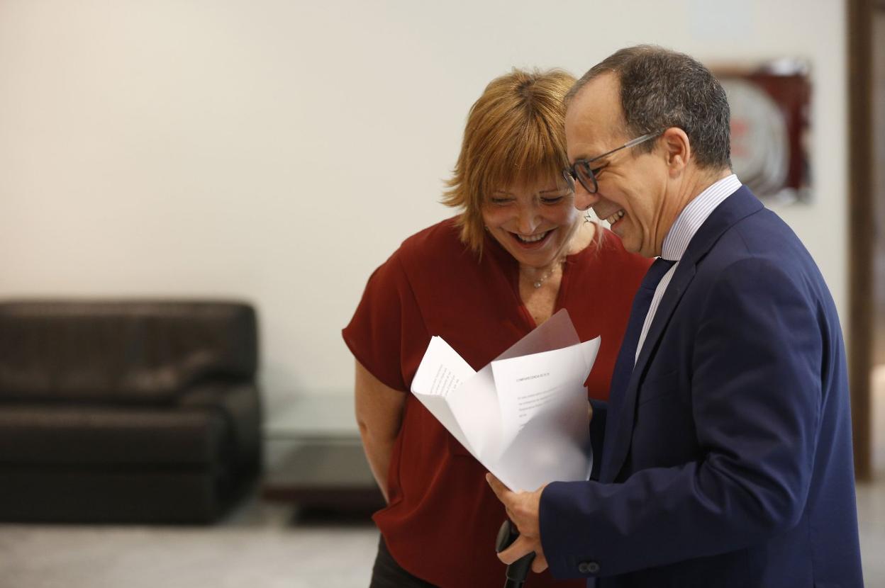 La directora de À Punt, Empar Marco, y el presidente del Consejo Rector, Enrique Soriano. 