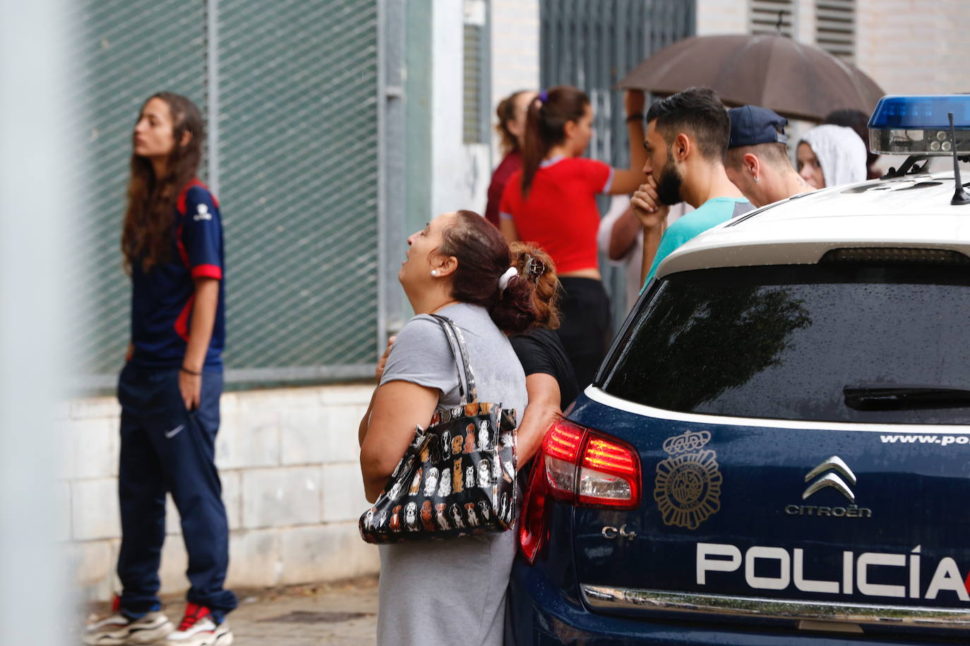 Fotos: Un hombre muere al ser arrollado por un coche que huía de la policía en la Malvarrosa