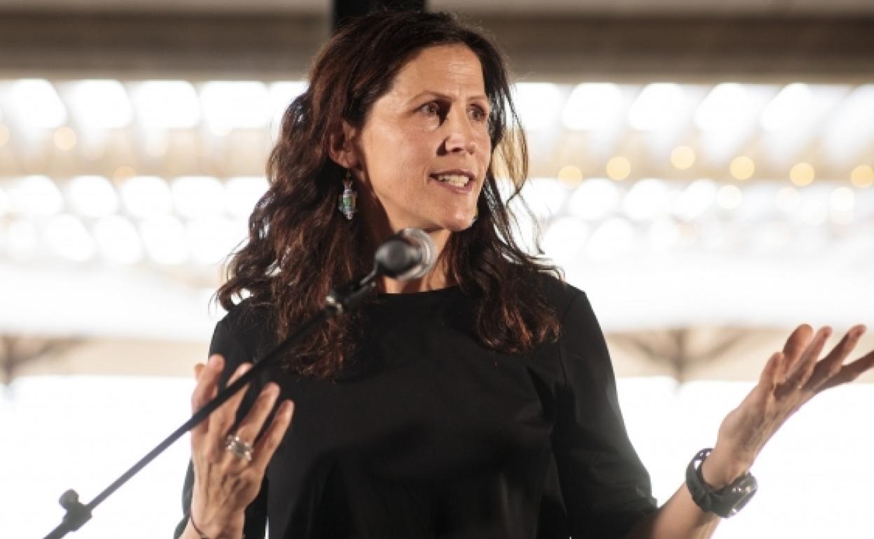 Adriana Vergés en la ceremonia del Premio Líder del Pensamiento Emergente concedido por la universidad australiana de Nueva Gales del Sur.