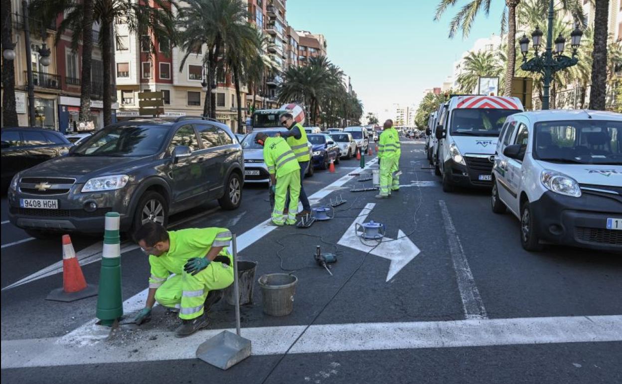 Movilidad en Valencia | Segregan el carril EMT-Taxi en la Gran Vía Germanías