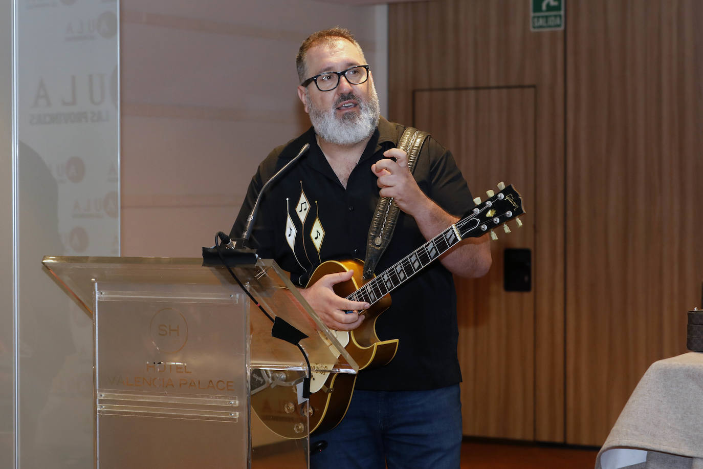 Fotos: Ramón Palomar presenta su nuevo libro, &#039;La Gallera&#039;, en el Aula LAS PROVINCIAS