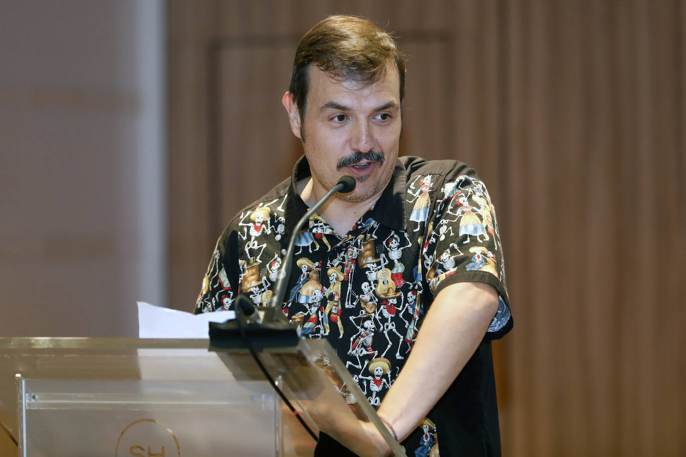 Fotos: Ramón Palomar presenta su nuevo libro, &#039;La Gallera&#039;, en el Aula LAS PROVINCIAS