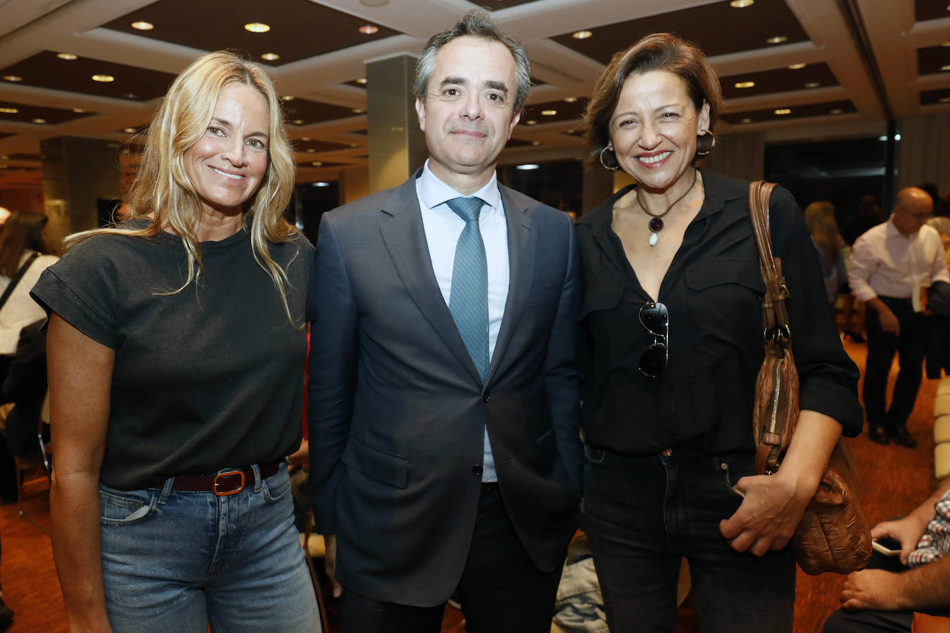 Fotos: Ramón Palomar presenta su nuevo libro, &#039;La Gallera&#039;, en el Aula LAS PROVINCIAS