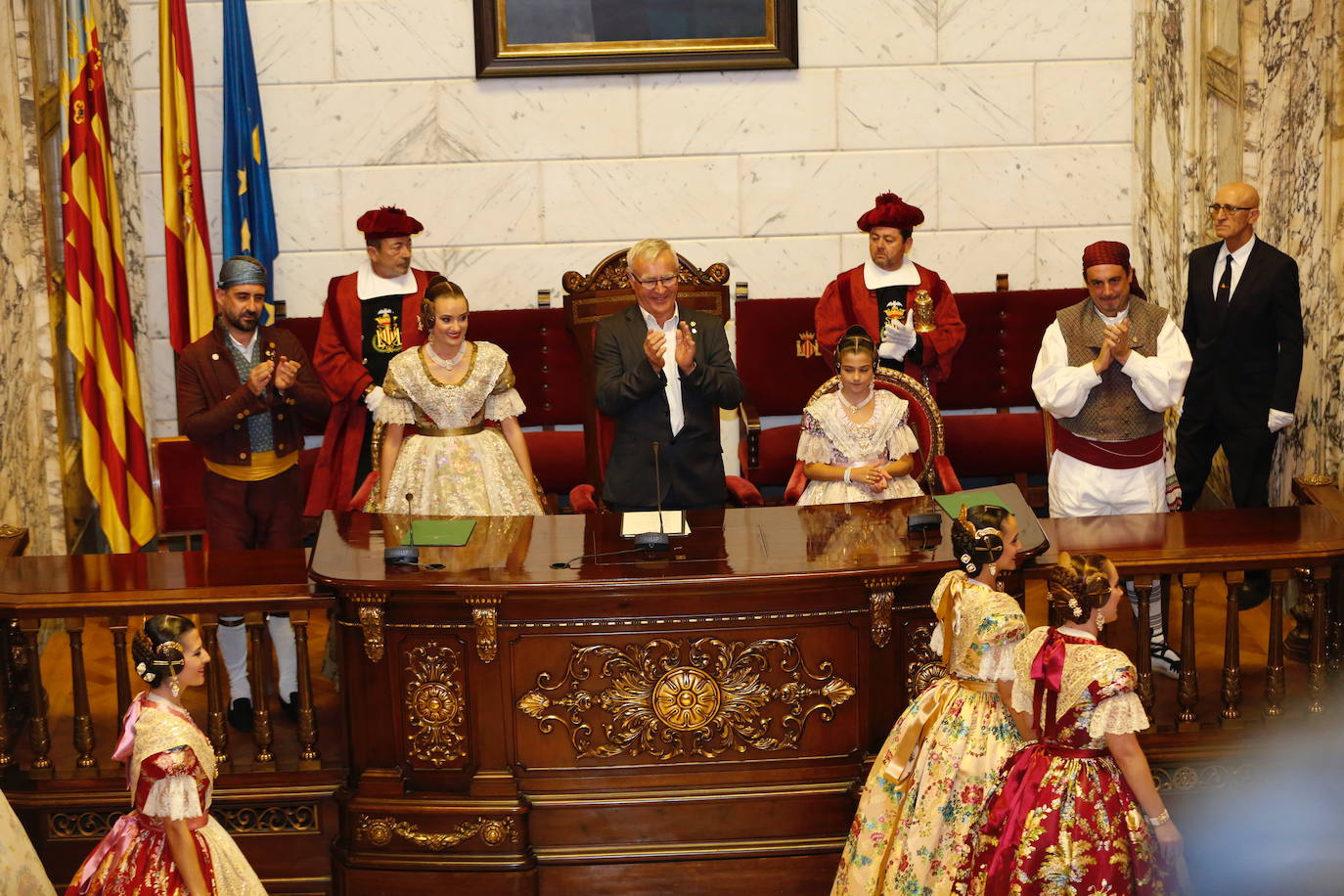 Consuelo Llobell y Carla García han sido nombradas como las máximas representantes de las Fallas 2020 en el acto celebrado este jueves en el Ayuntamiento de Valencia.