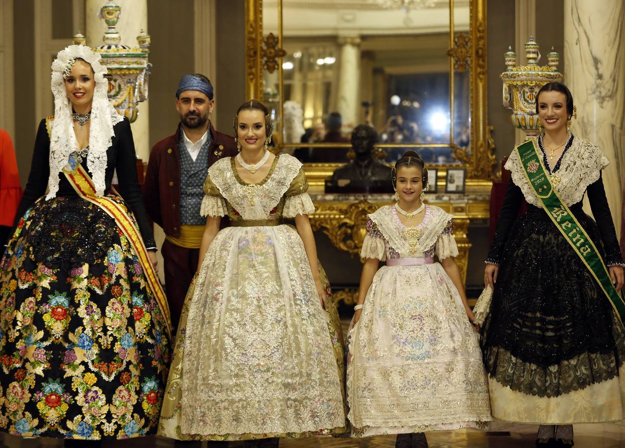 Consuelo Llobell y Carla García han sido nombradas como las máximas representantes de las Fallas 2020 en el acto celebrado este jueves en el Ayuntamiento de Valencia.