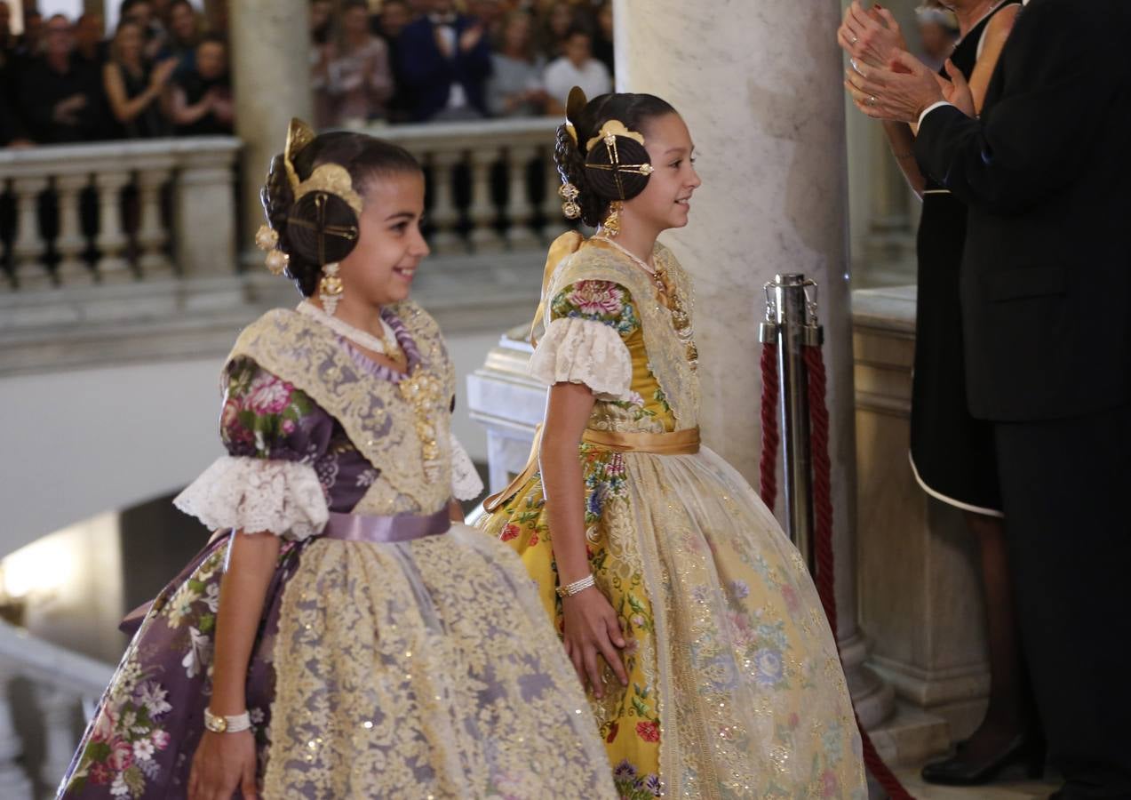 Consuelo Llobell y Carla García han sido nombradas como las máximas representantes de las Fallas 2020 en el acto celebrado este jueves en el Ayuntamiento de Valencia.