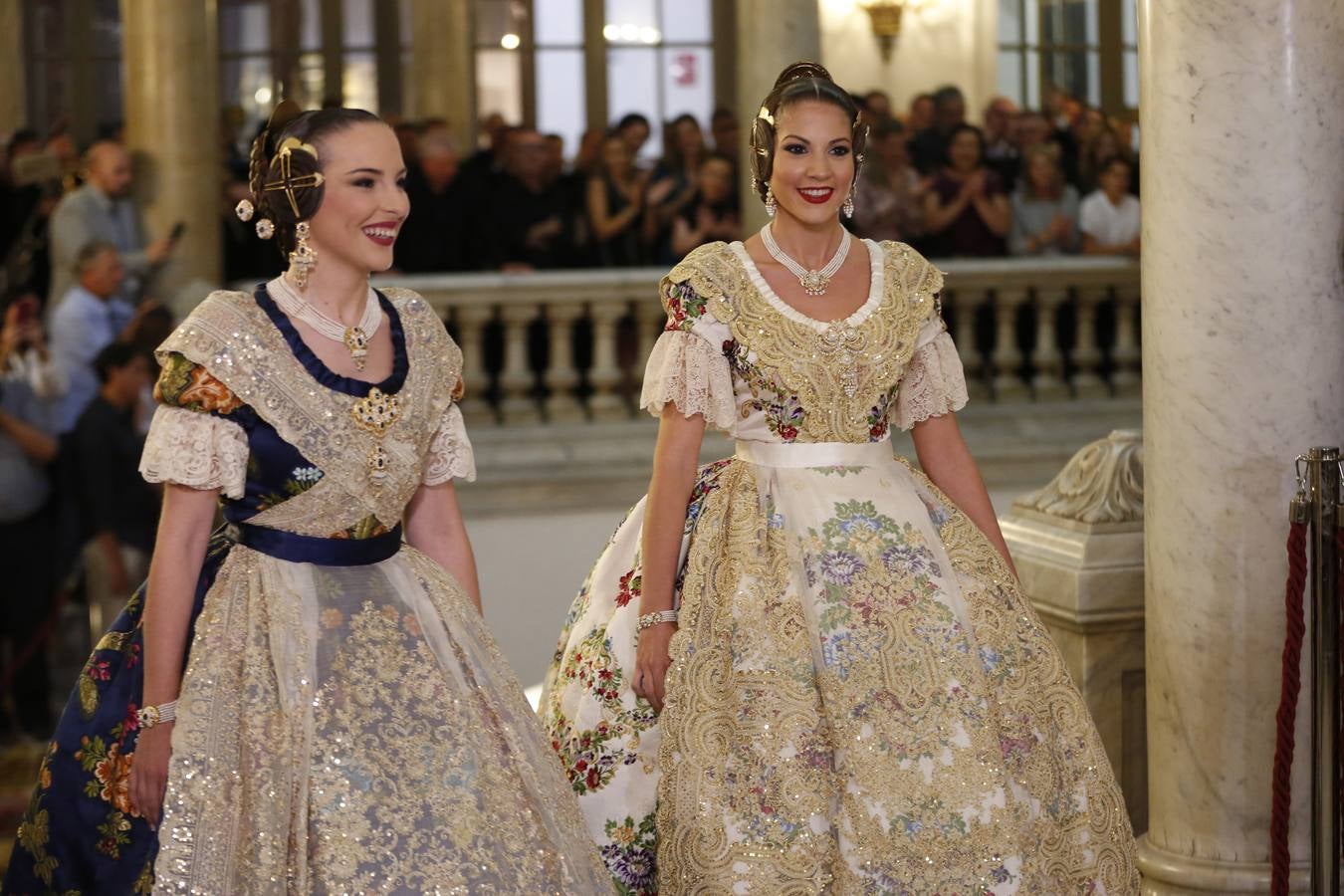 Consuelo Llobell y Carla García han sido nombradas como las máximas representantes de las Fallas 2020 en el acto celebrado este jueves en el Ayuntamiento de Valencia.